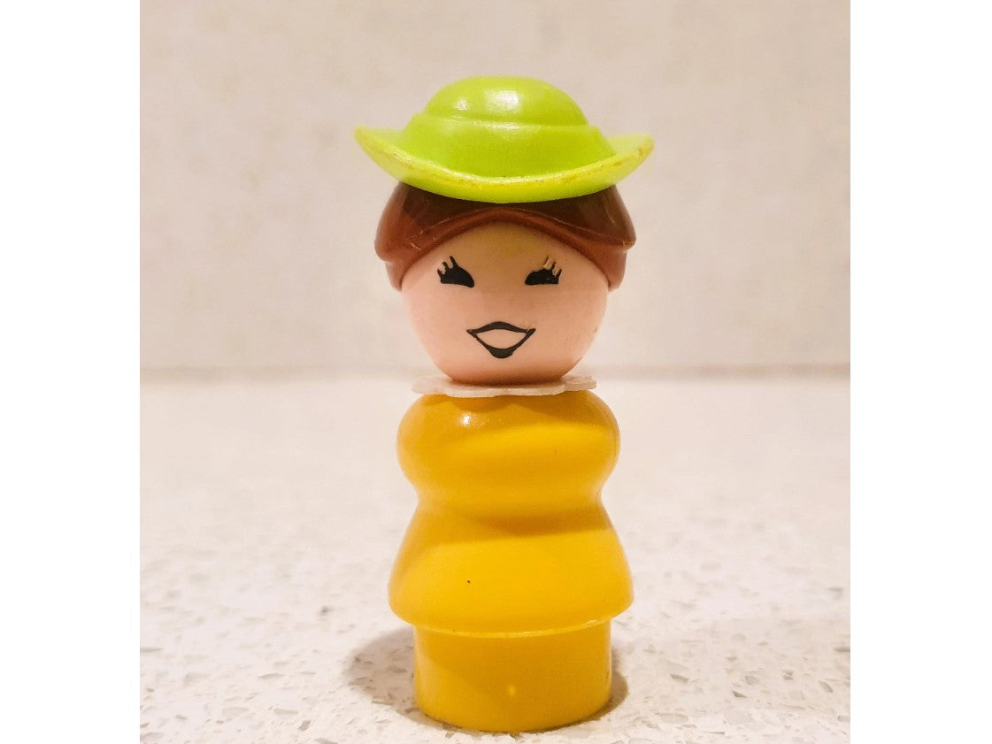 Vintage Fisher-Price Little people, Yellow Lady in Green Hat, Western Town, character, Fisher Price
