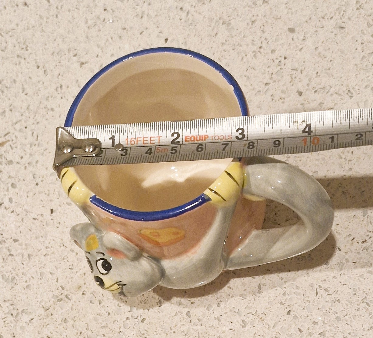 Vintage Kitsch Mouse Mug: Quirky Anthropomorphic Tail Handle