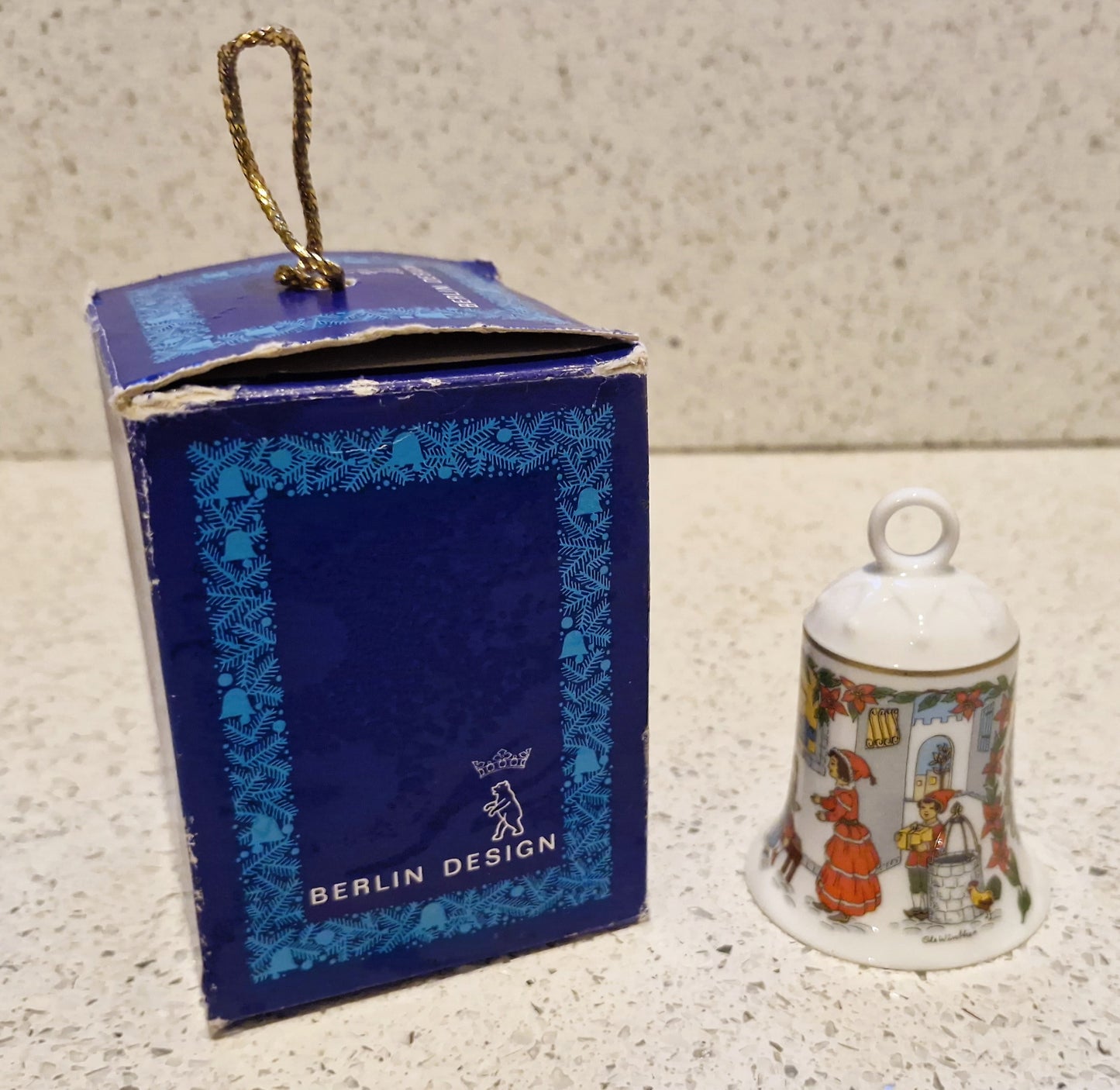 Hutschenreuther porcelain, Christmas bell, weihnachts Clocke, 2004, German, limited edition, Christmas Tree decoration, Ole Winther