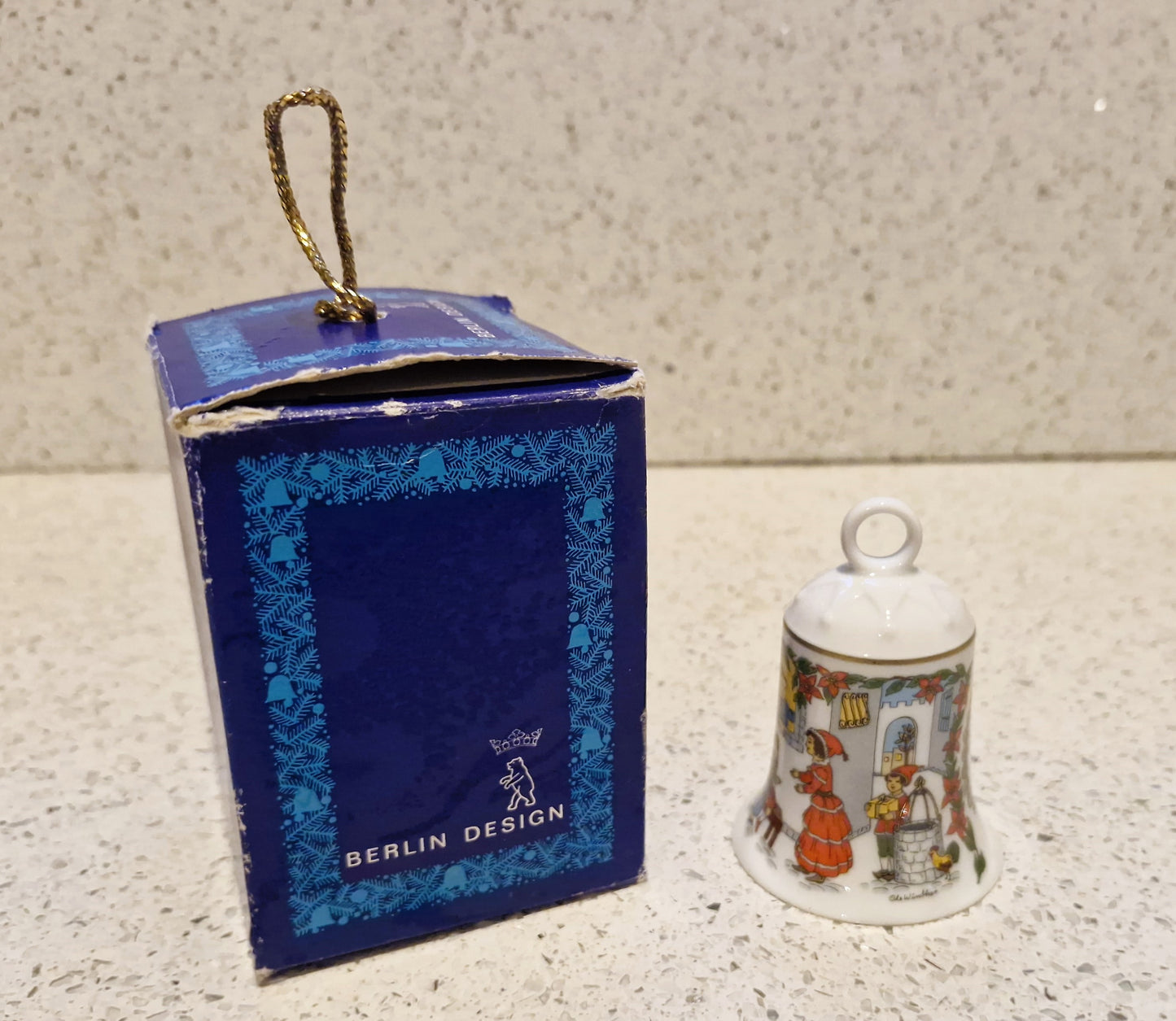 Hutschenreuther porcelain, Christmas bell, weihnachts Clocke, 2004, German, limited edition, Christmas Tree decoration, Ole Winther