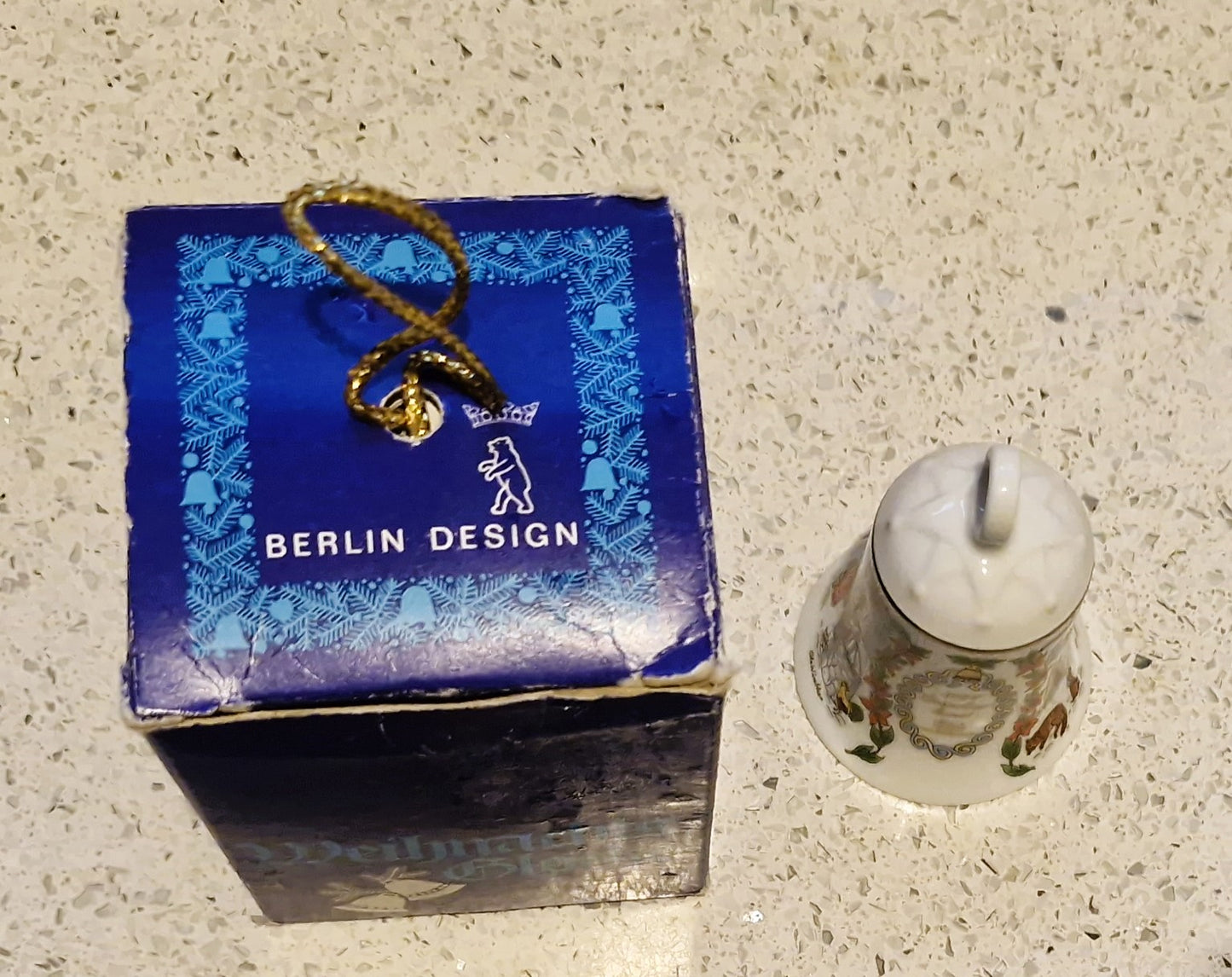 Hutschenreuther porcelain, Christmas bell, weihnachts Clocke, 2004, German, limited edition, Christmas Tree decoration, Ole Winther