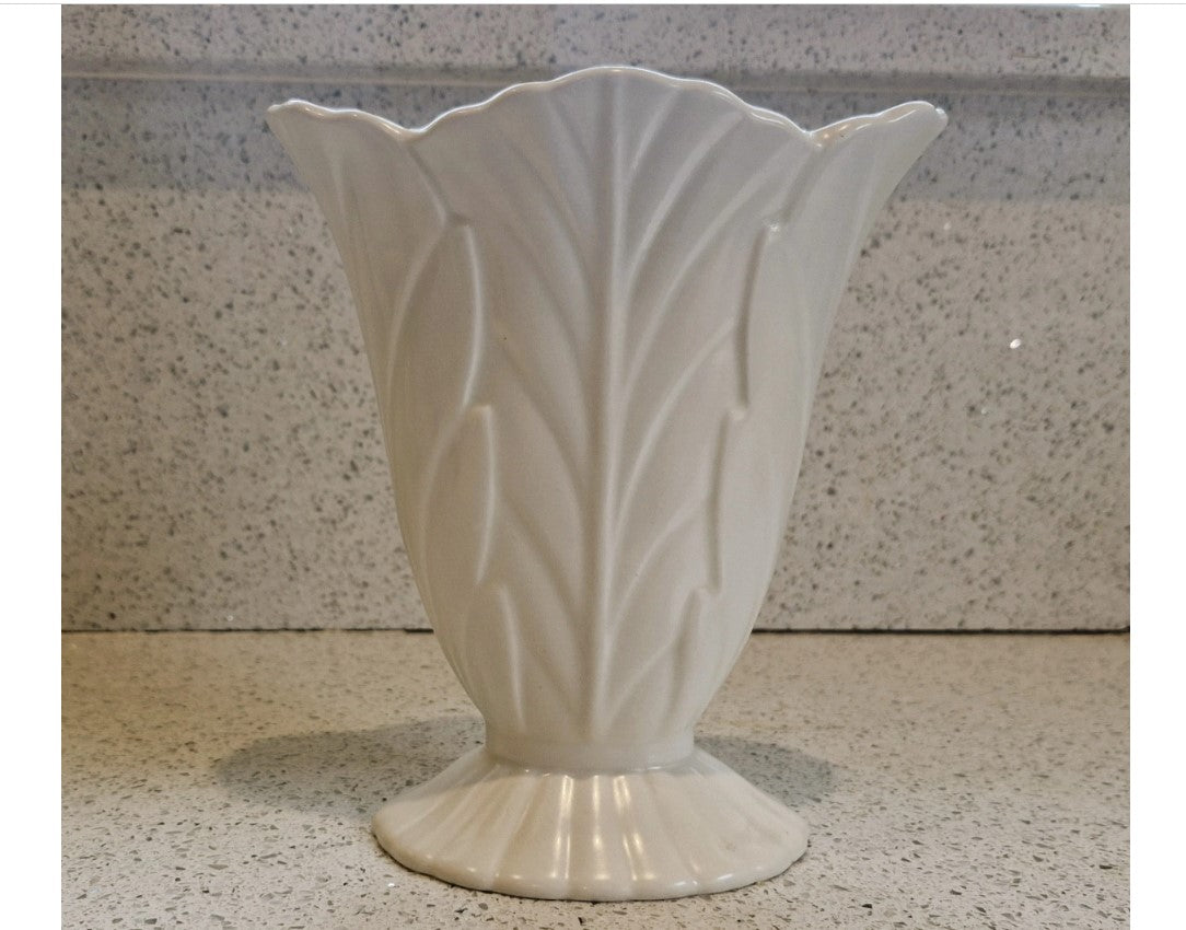 Art Deco Style fan vase, Beswick, Fan vase, scalloped edge, White, Cream, Art Deco, Mid Century, Stylish, 9 Inch, Made in England