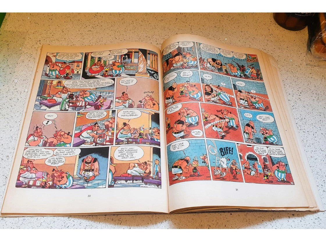 Asterix and the Chieftain's Shield, Knight Books, Vintage Asterix, Asterix