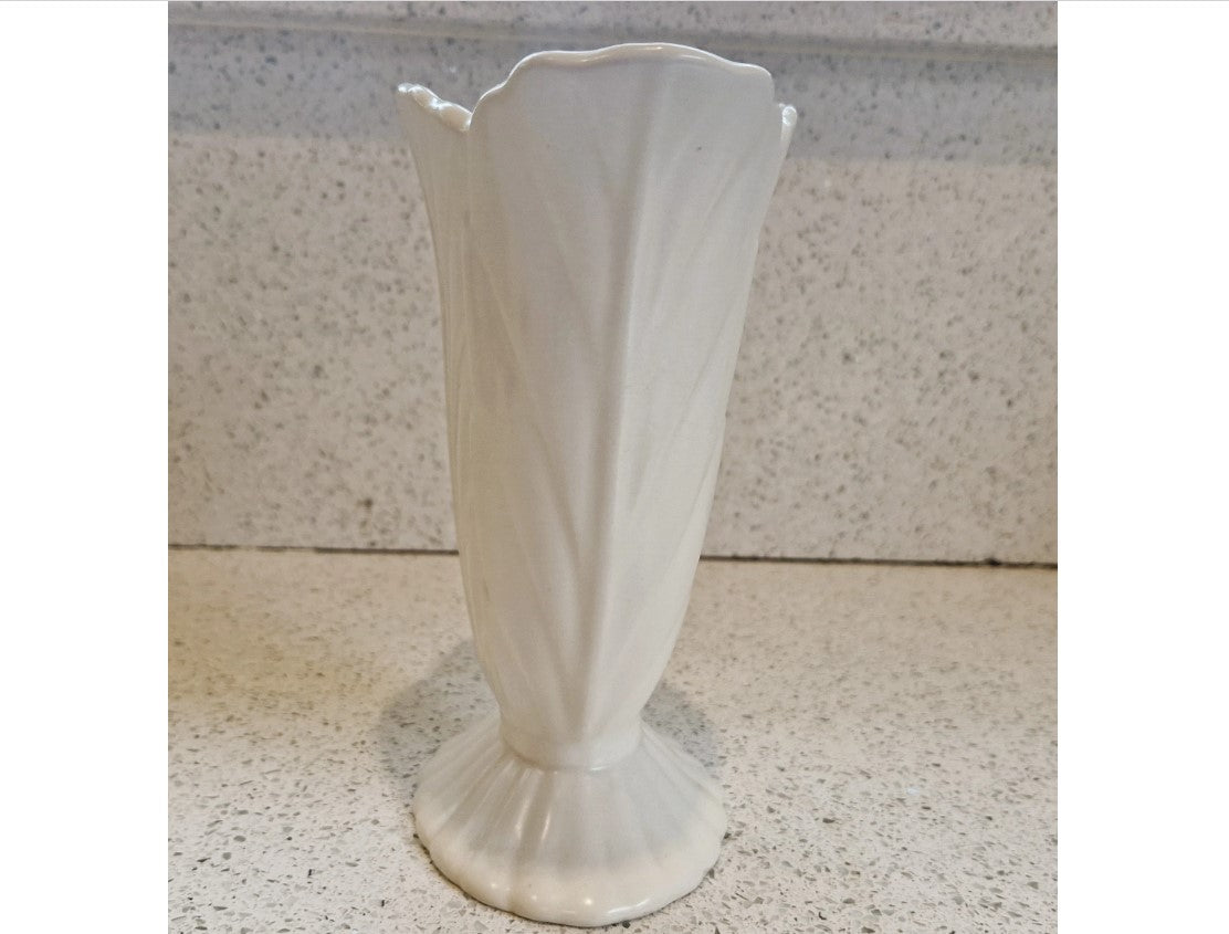 Art Deco Style fan vase, Beswick, Fan vase, scalloped edge, White, Cream, Art Deco, Mid Century, Stylish, 9 Inch, Made in England