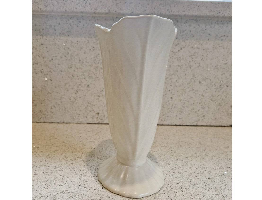 Art Deco Style fan vase, Beswick, Fan vase, scalloped edge, White, Cream, Art Deco, Mid Century, Stylish, 9 Inch, Made in England