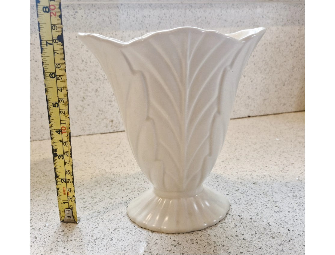 Art Deco Style fan vase, Beswick, Fan vase, scalloped edge, White, Cream, Art Deco, Mid Century, Stylish, 9 Inch, Made in England