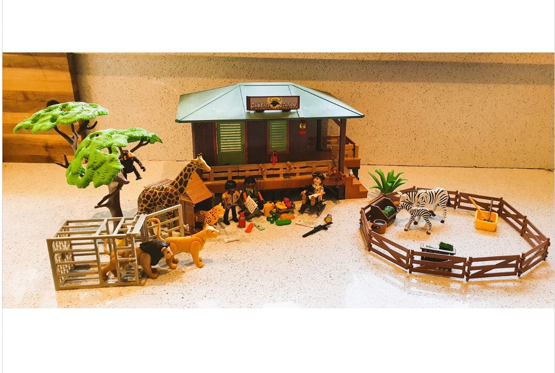Playmobil OAMBATI Station, Playmobil Safari, Complete Original Set, Plus extra Food