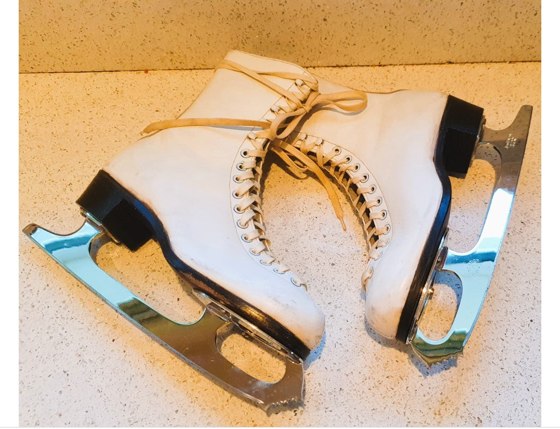 Stuburt Special Stubbs & Burt, Vintage White Leather Ice Skates, Vintage White Leather Ice Skates, Vintage Ladies Ice Skates, Figure Skating, SIZE 5