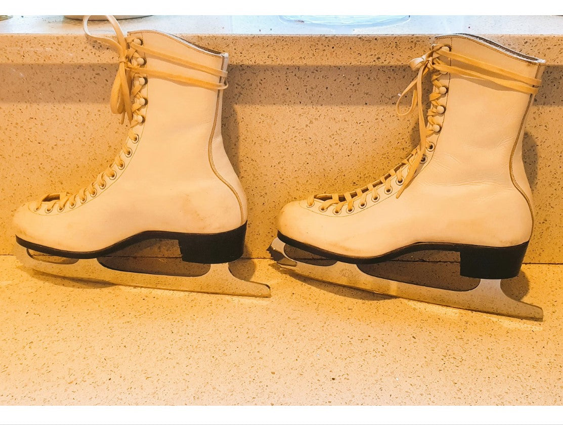 Stuburt Special Stubbs & Burt, Vintage White Leather Ice Skates, Vintage White Leather Ice Skates, Vintage Ladies Ice Skates, Figure Skating, SIZE 5