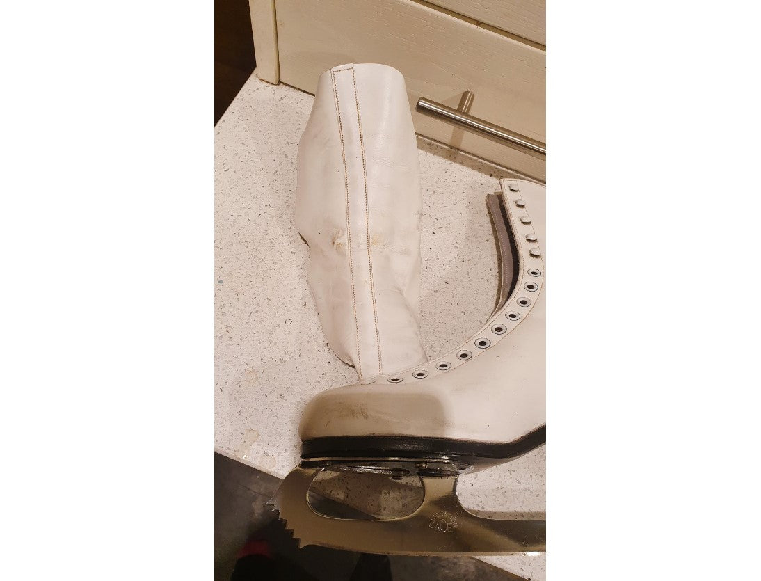 Stuburt Special Stubbs & Burt, Vintage White Leather Ice Skates, Vintage White Leather Ice Skates, Vintage Ladies Ice Skates, Figure Skating, SIZE 5