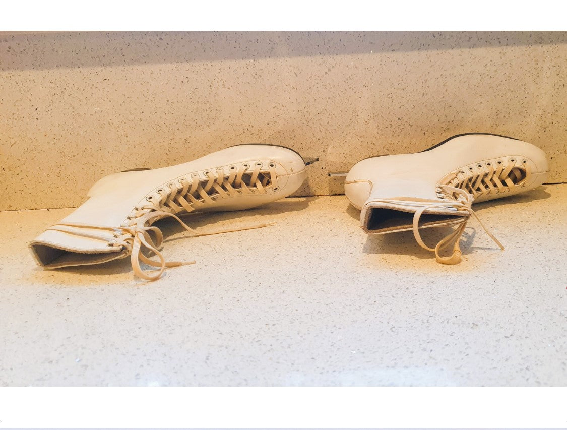 Stuburt Special Stubbs & Burt, Vintage White Leather Ice Skates, Vintage White Leather Ice Skates, Vintage Ladies Ice Skates, Figure Skating, SIZE 5