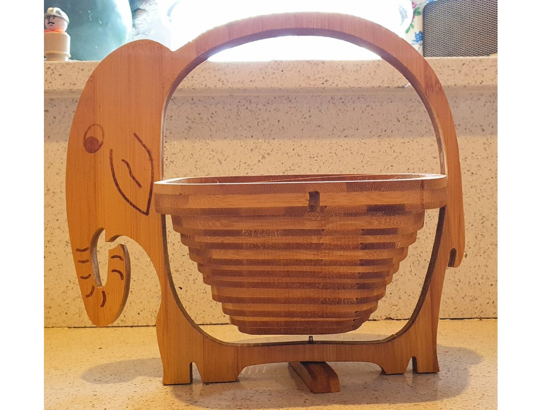 Collapsible Fruit basket, Elephant shaped, Folds flat, Trivet, Display, Collapsible wooden Fruit Bowl, 13 , 14 Inches. VGC