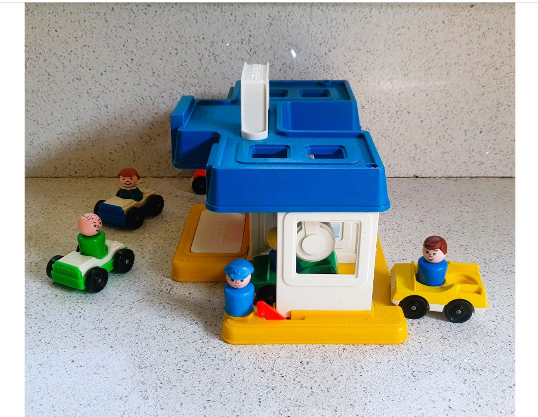 Fisher-Price Little Mart Petrol Station, Fisher Price Little People Little Mart #2580, Fisher Price Little Mart