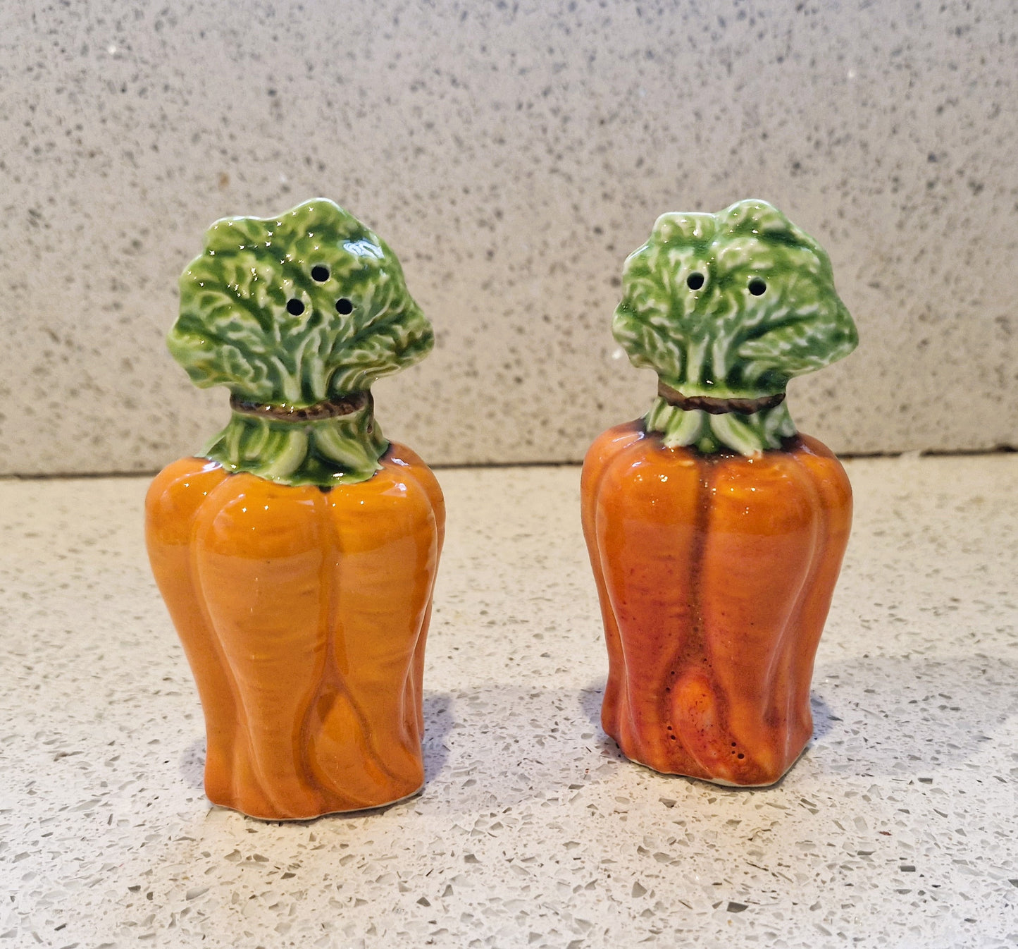Vintage Carrot shaped Ceramic Salt and Pepper Shakers: Quirky Kitsch Cruet Set