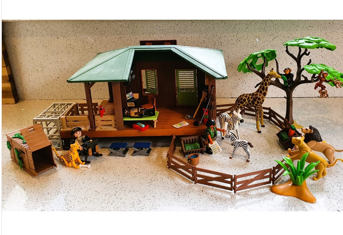 Playmobil OAMBATI Station, Playmobil Safari, Complete Original Set, Plus extra Food