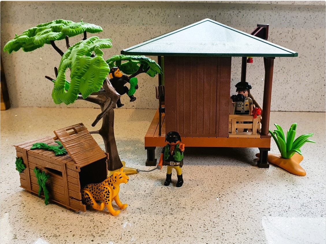 Playmobil OAMBATI Station, Playmobil Safari, Complete Original Set, Plus extra Food