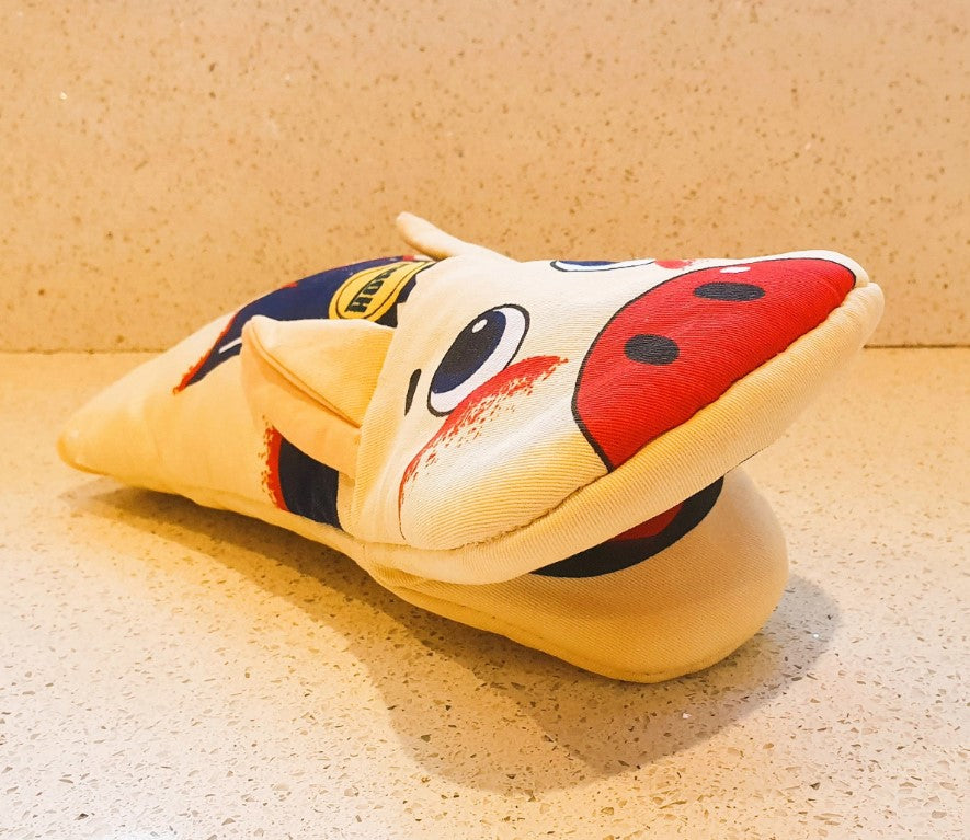 Ofenhandschuh in Schweineform, Schweinedesign, Ofenhandschuh mit Tiermotiv, anthropomorph, schrulliger Ofenhandschuh