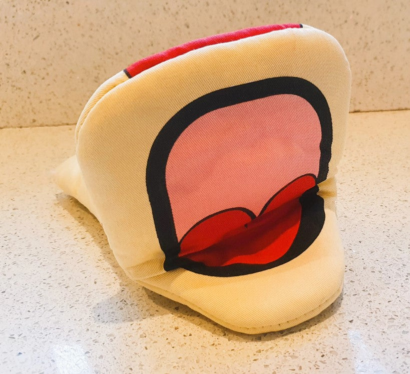 Ofenhandschuh in Schweineform, Schweinedesign, Ofenhandschuh mit Tiermotiv, anthropomorph, schrulliger Ofenhandschuh