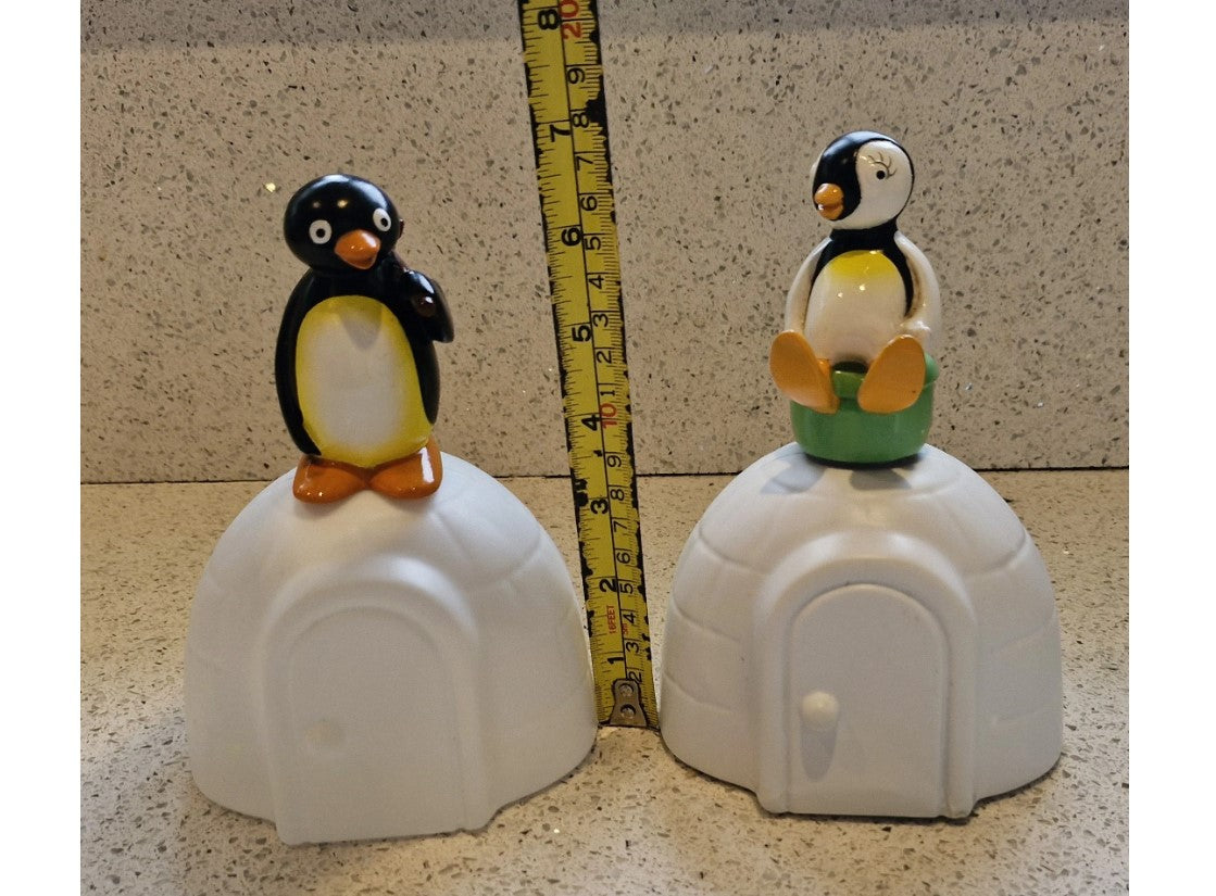 PINGU, Pingu, Pinga, Schwester, Iglu. 1990er Jahre, Schaumbadflasche, Pinga und Pingu, BBC