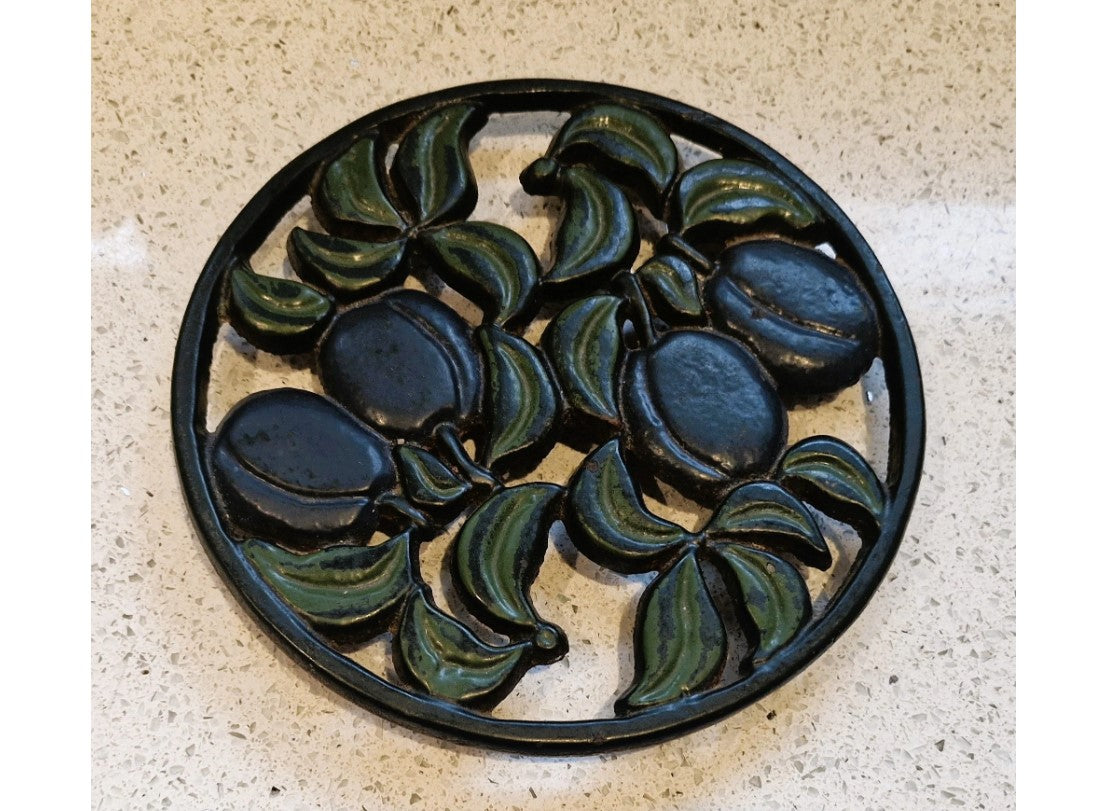 Italian Cast Iron Trivet, Cast iron Pot Stand, Cast Iron Pan Stand, Green, Vine Leaves, Plums, Fruit, 90s