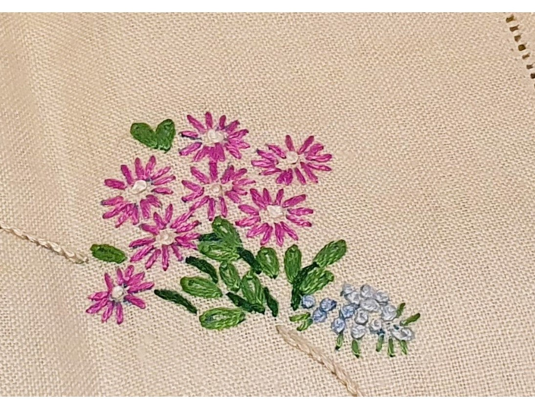 Vintage, English Hand Embroidered Linen, Shakespeare's Birthplace, Ann Hathaway's House, English Country Garden, Floral. 19 x 14 Inches