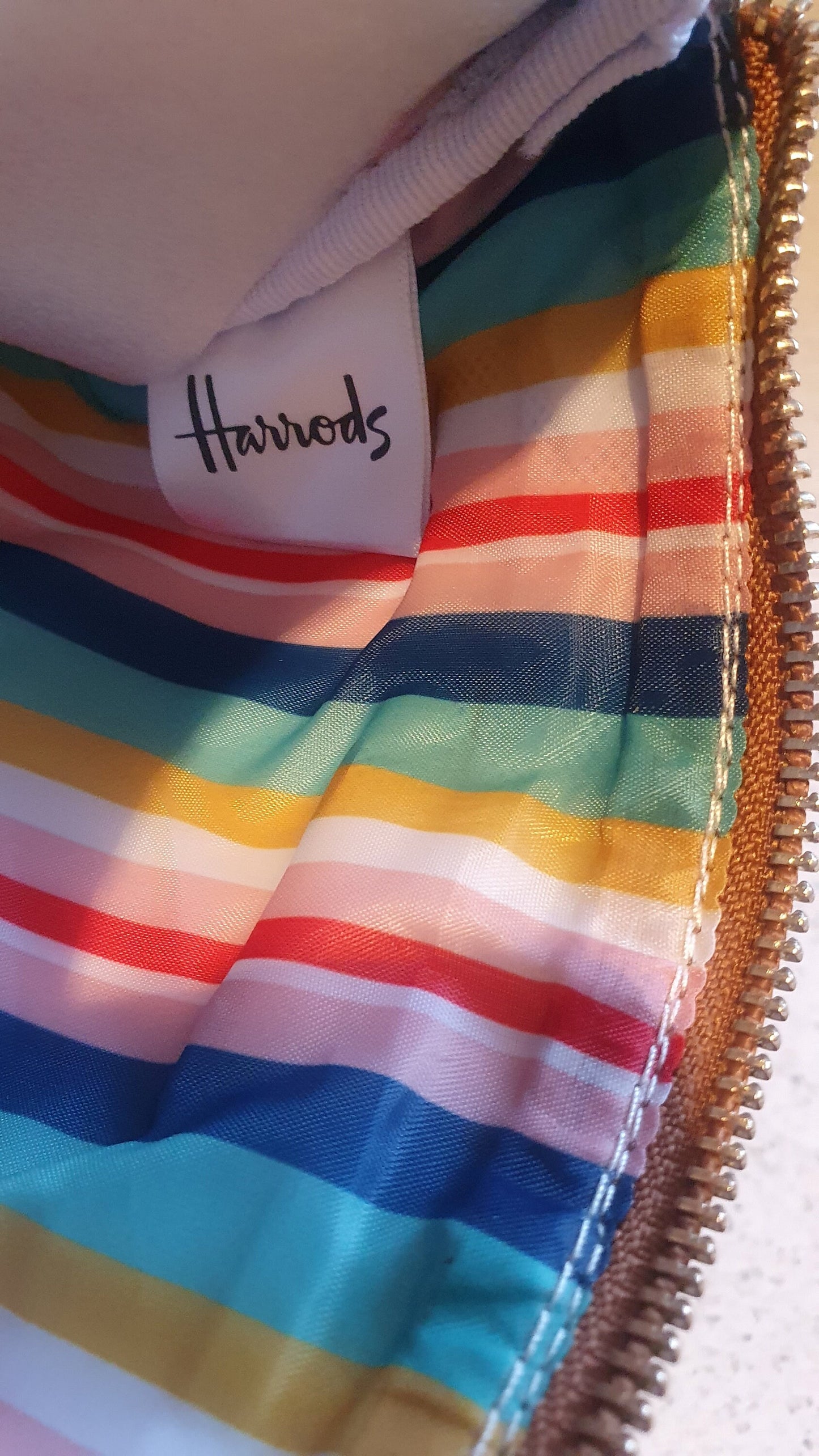 Harrods Kulturbeutel, Waschtasche, Make-up-Tasche, Geldbörse, Canvas und Leder, Regenbogenfarben, Creme, Klassisch.