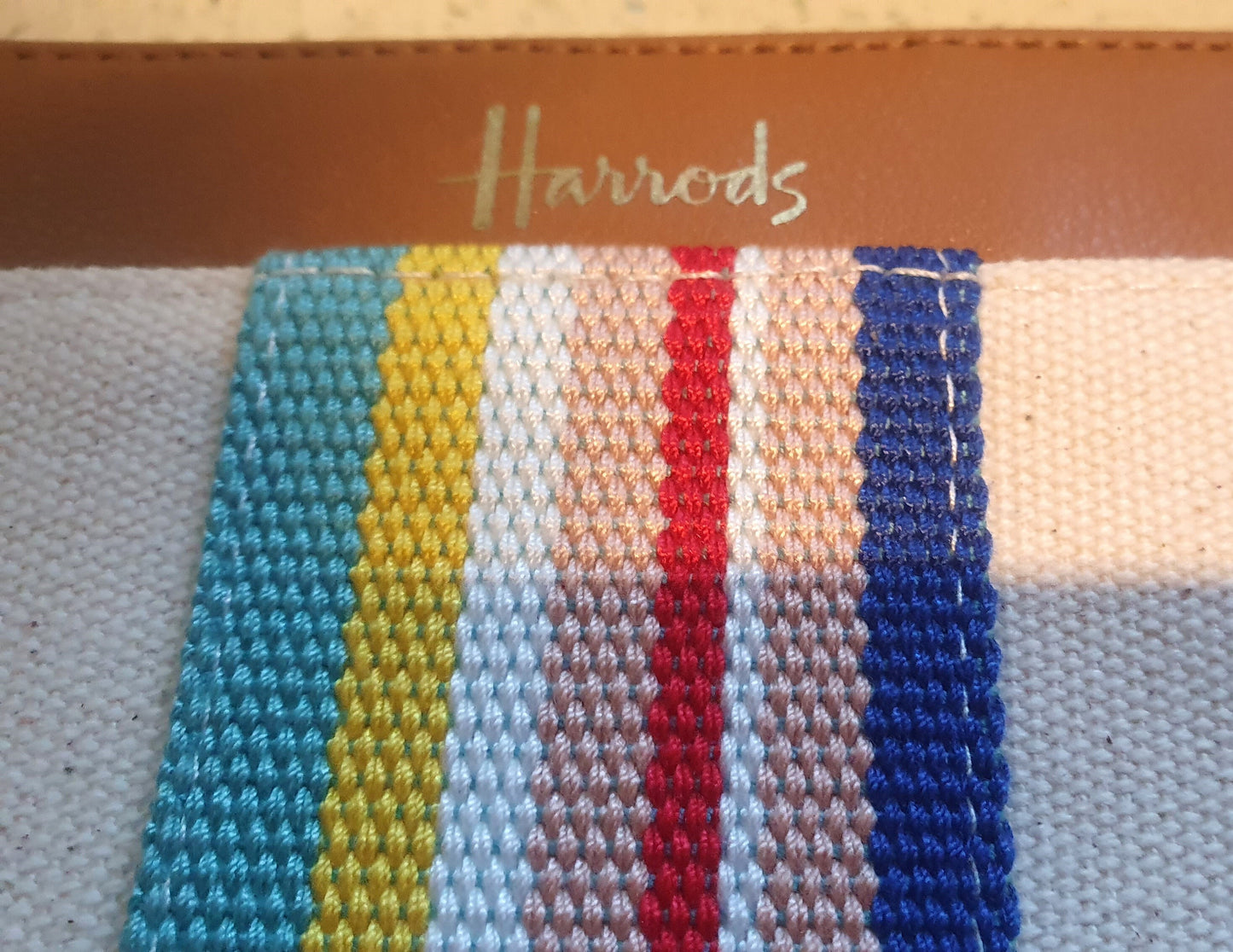 Harrods Kulturbeutel, Waschtasche, Make-up-Tasche, Geldbörse, Canvas und Leder, Regenbogenfarben, Creme, Klassisch.
