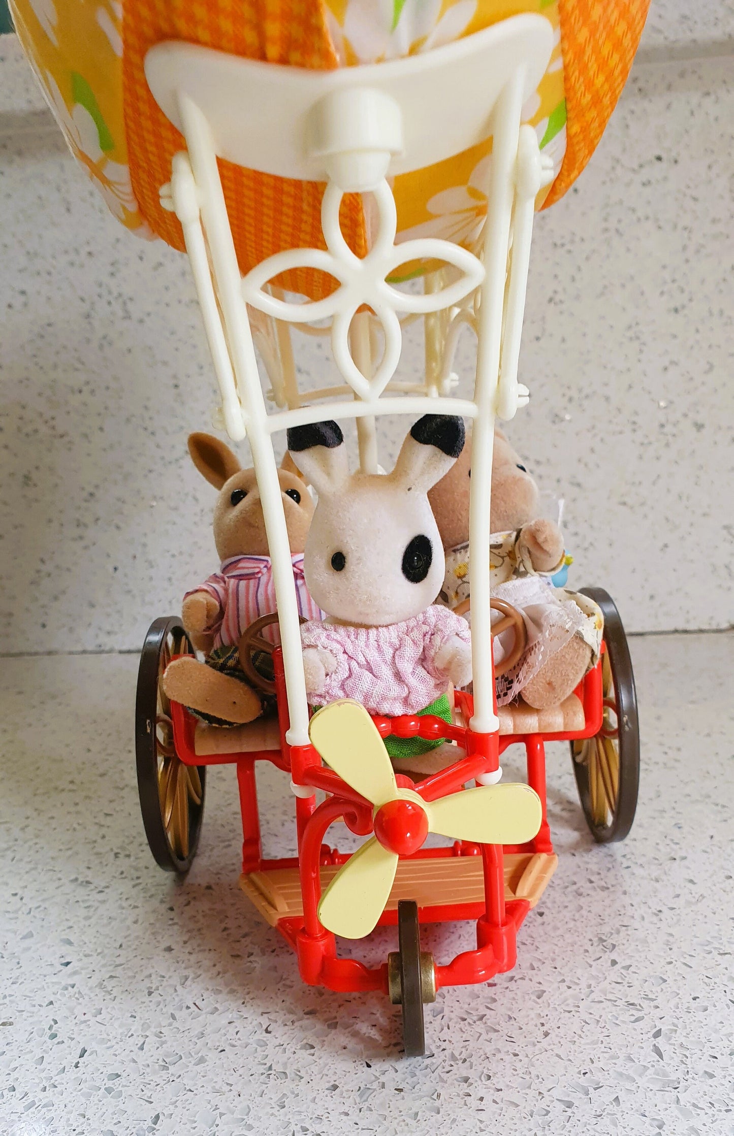 Sylvanian Families - Zeppelin Hot Air Balloon Tricycle with 3 Sylvanian Critters - Excellent Condition