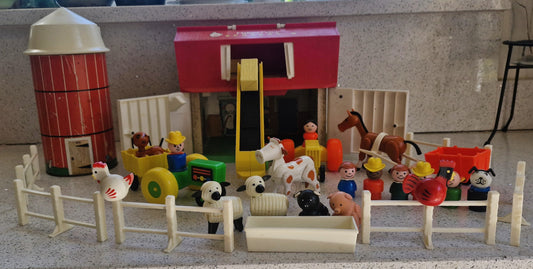 Fisher-Price Play Family Farm, 70s Fisher Price Farm, Tractor, Animals, Farmer, Pigs, Sheep, Cows, Ranch, Horses, Barn, Little People