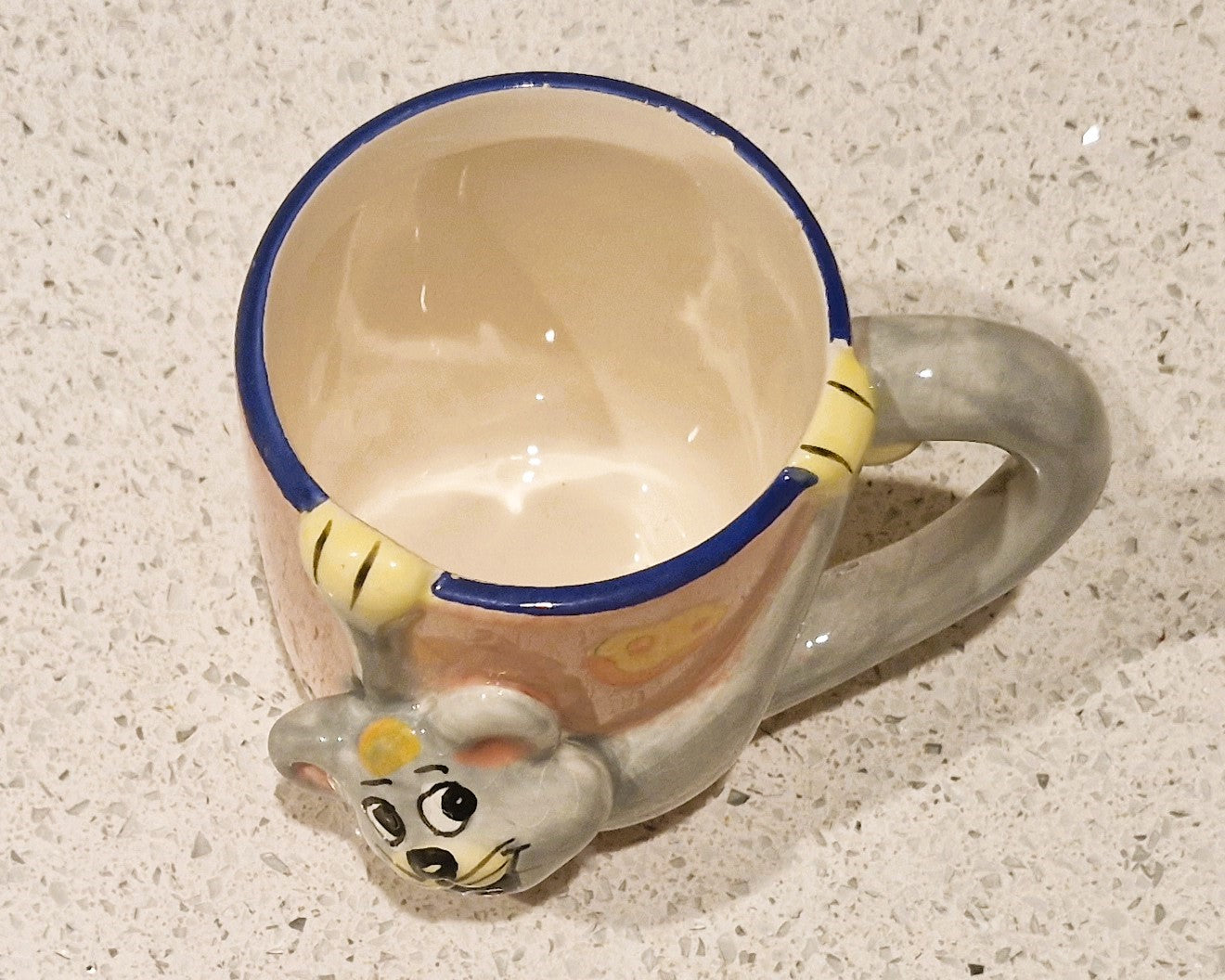 Vintage Kitsch Mouse Mug: Quirky Anthropomorphic Tail Handle