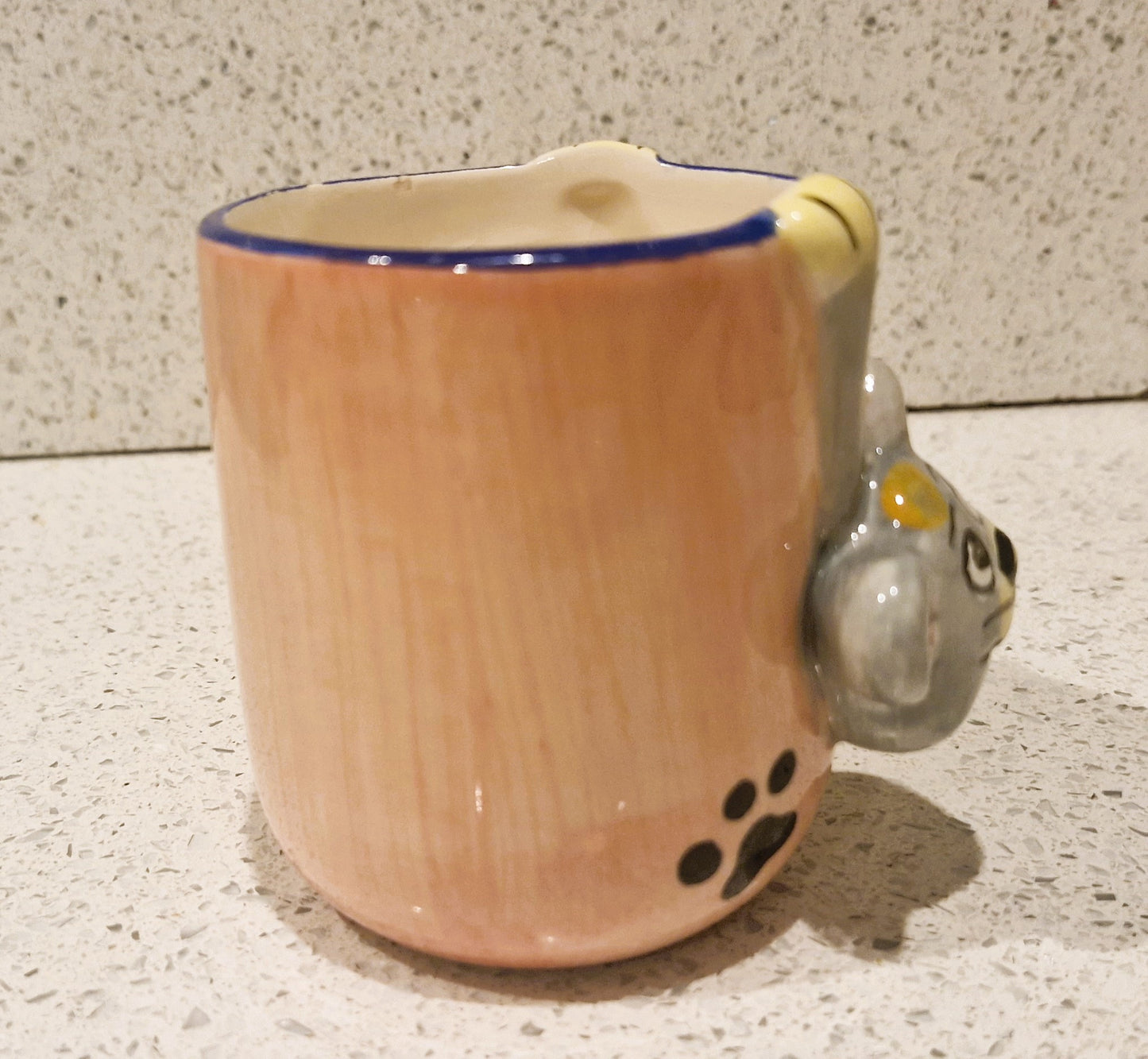Vintage Kitsch Mouse Mug: Quirky Anthropomorphic Tail Handle