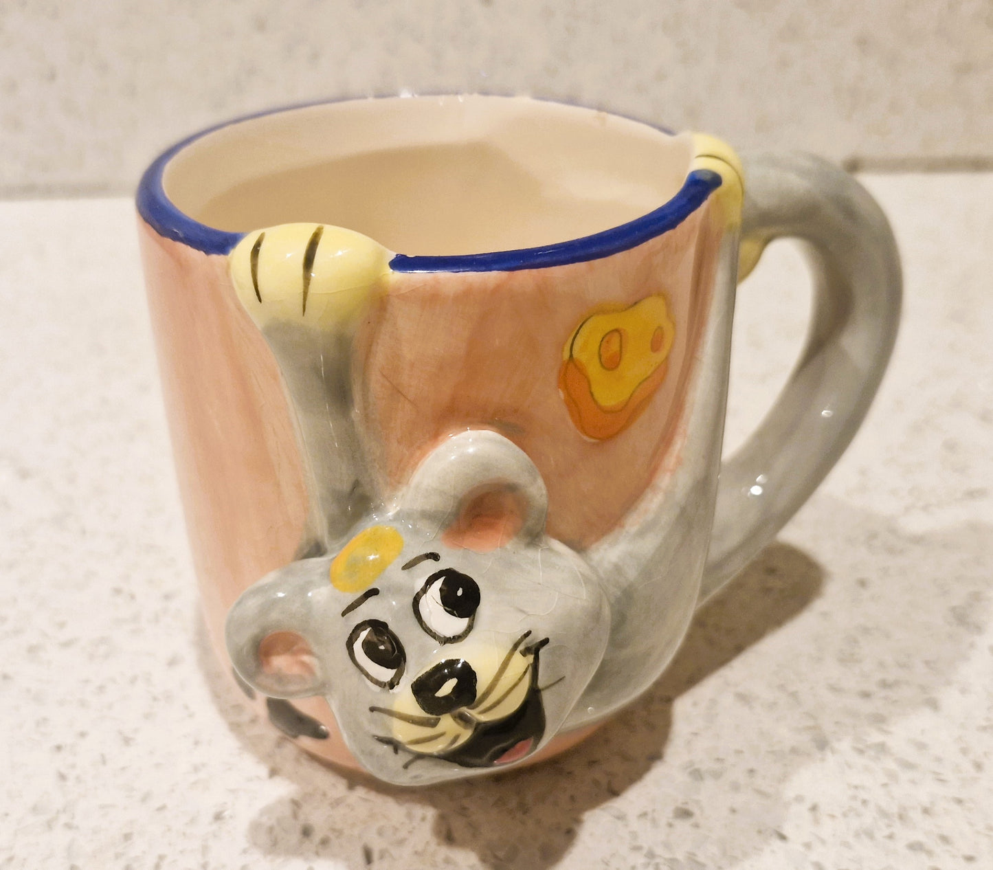 Vintage Kitsch Mouse Mug: Quirky Anthropomorphic Tail Handle