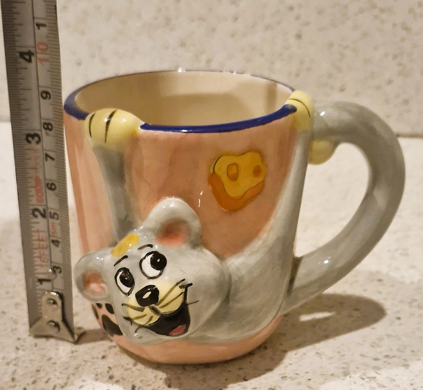 Vintage Kitsch Mouse Mug: Quirky Anthropomorphic Tail Handle
