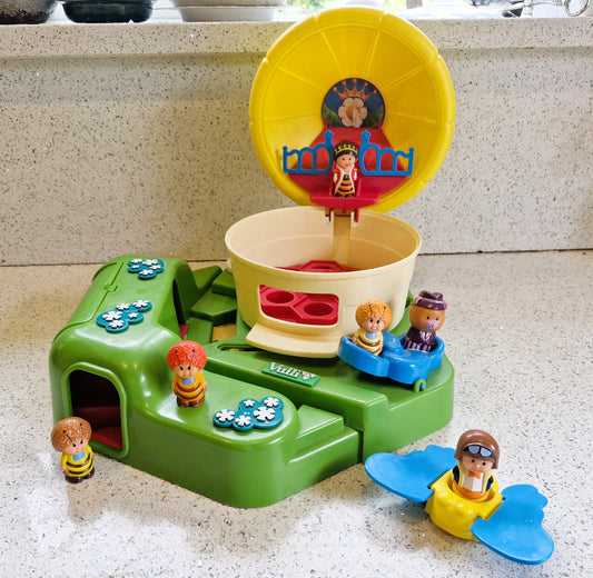 Vulli Tree Tots Beehive Playset with 6 Figures: Tree Tots