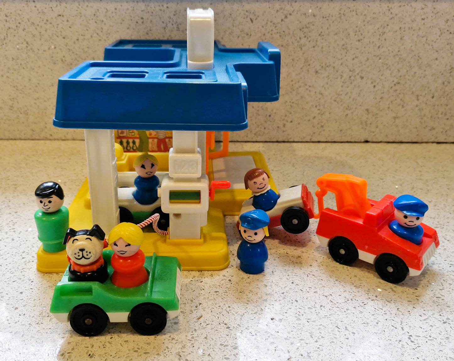 Fisher-Price Little Mart Petrol Station, Fisher Price Little People Little Mart #2580, Fisher Price Little Mart