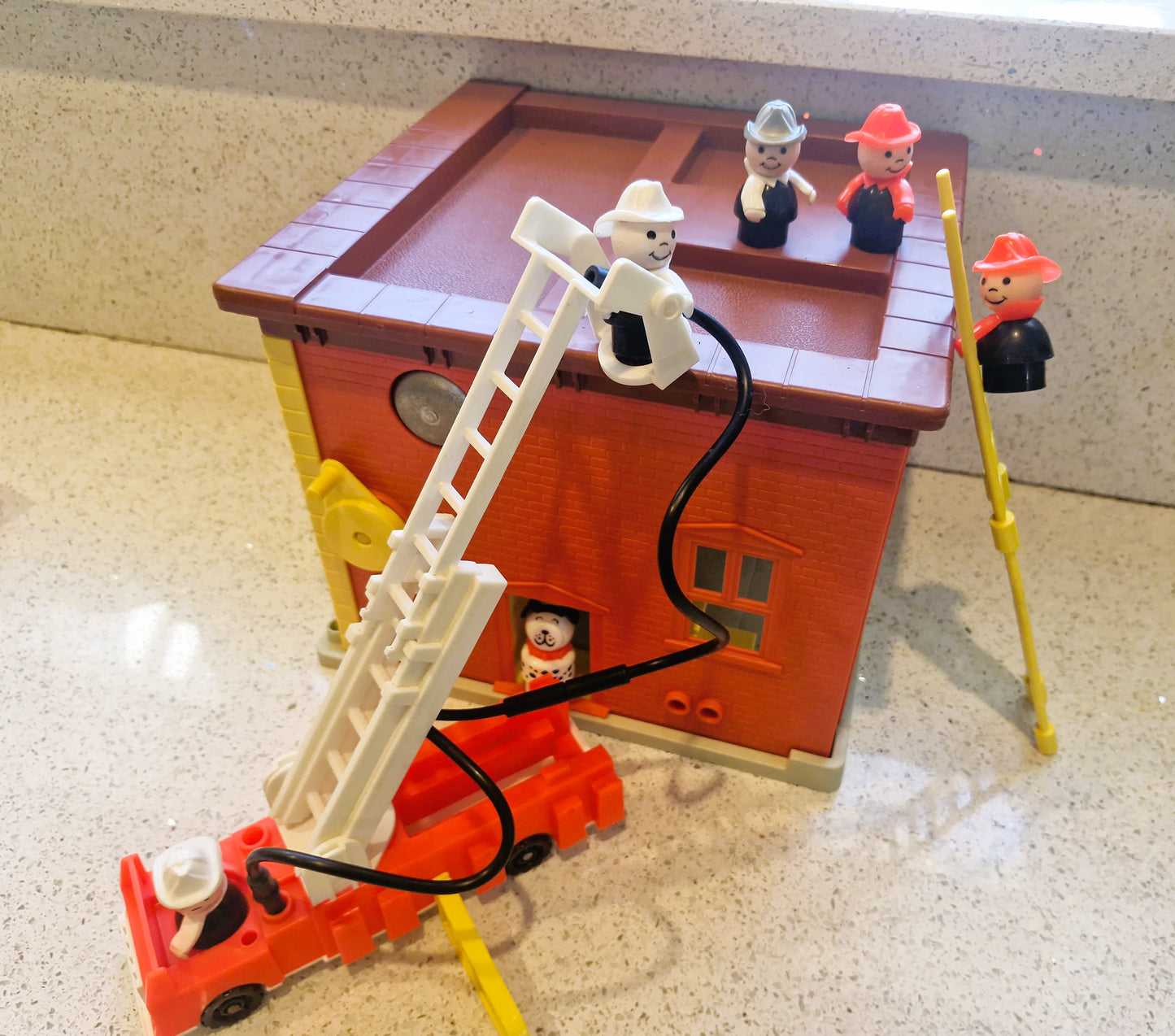 Fisher-Price Play Family Fire Station, Fisher Price Fire Station,  Fisher Price little people Fire Station, Boxed, Complete