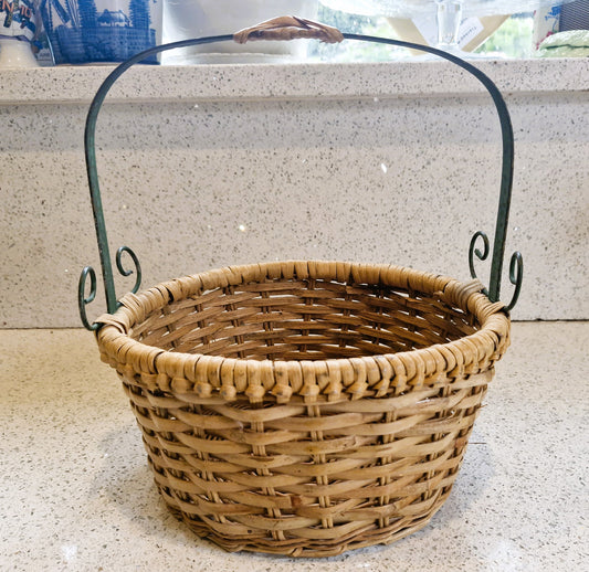 Vintage Egg collecting Basket, Vintage Hand Woven Wicker Basket: Metal Handle Cottagecore Decor