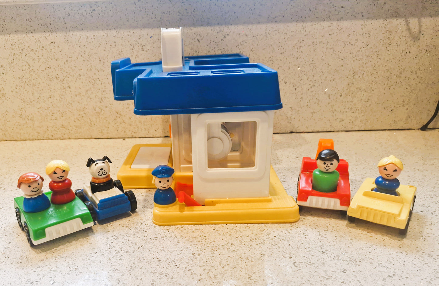 Fisher-Price Little Mart Petrol Station, Fisher Price Little People Little Mart #2580, Fisher Price Little Mart