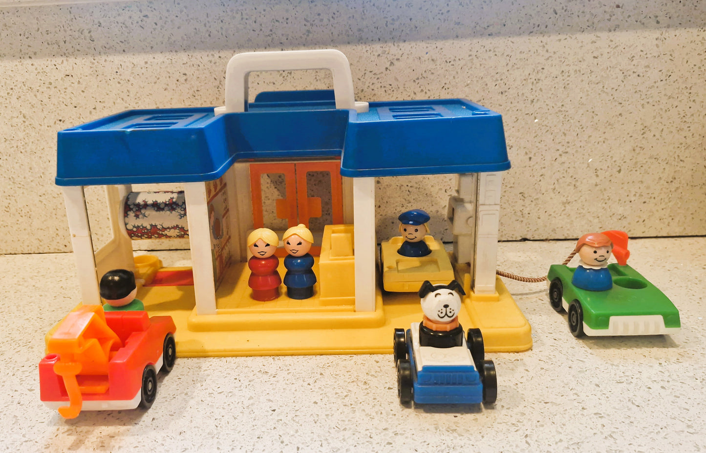 Fisher-Price Little Mart Petrol Station, Fisher Price Little People Little Mart #2580, Fisher Price Little Mart
