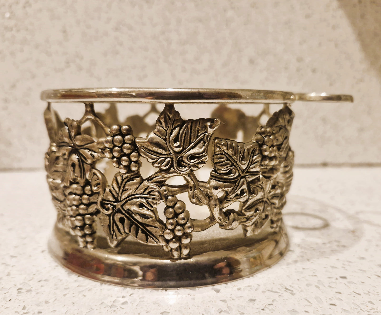 SILEA Silver plated grape vine Wine bottle holder: Grapes Design, Bottle Cuff