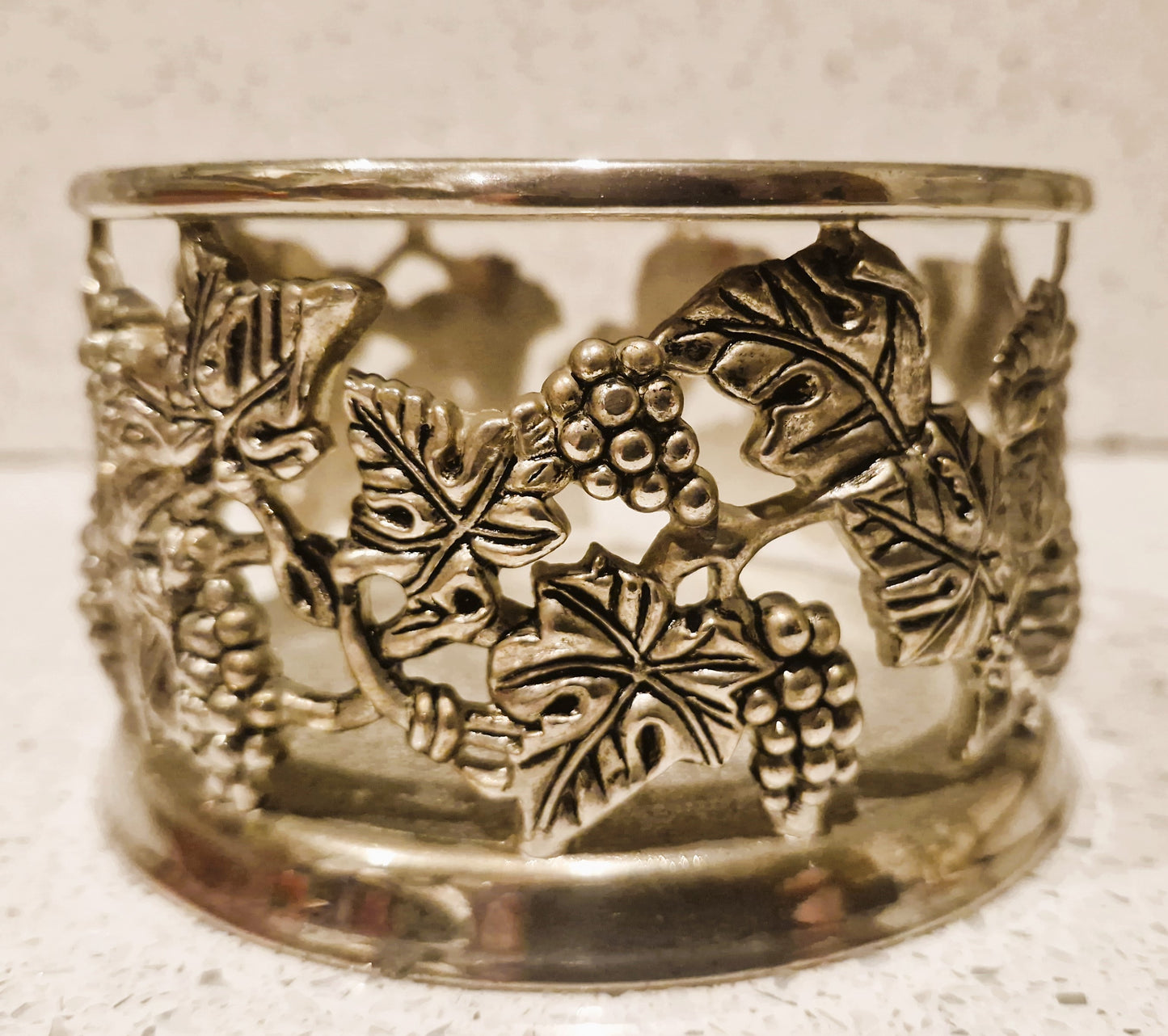 SILEA Silver plated grape vine Wine bottle holder: Grapes Design, Bottle Cuff