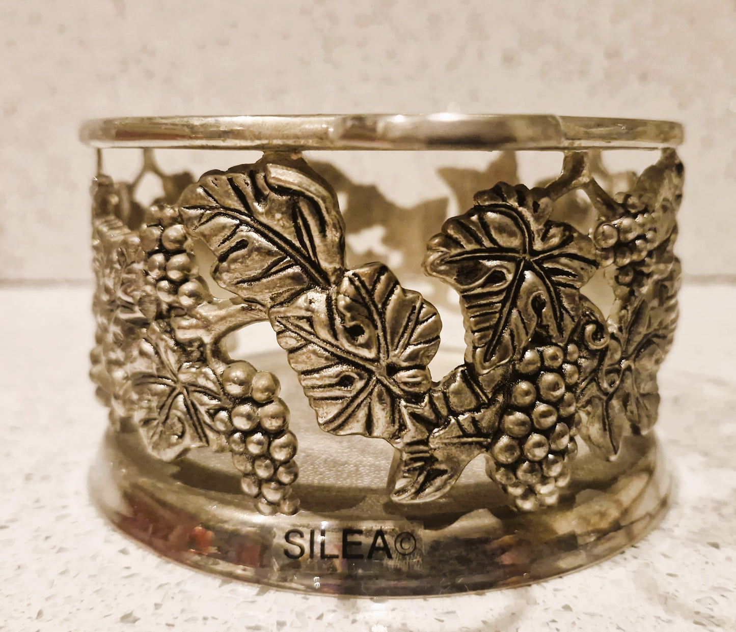 SILEA Silver plated grape vine Wine bottle holder: Grapes Design, Bottle Cuff