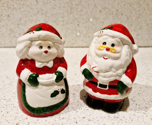 Vintage, Christmas Salt and Pepper Shaker Set, Santa, Mr and Mrs Claus, Vintage Santa, Ceramic, Christmas Cruet Set, Christmas Dinner