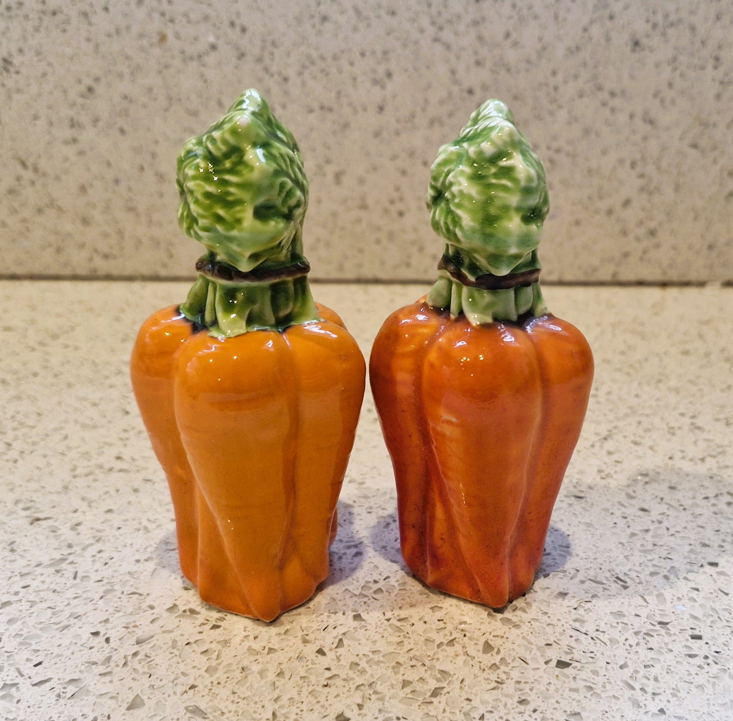 Vintage Carrot shaped Ceramic Salt and Pepper Shakers: Quirky Kitsch Cruet Set