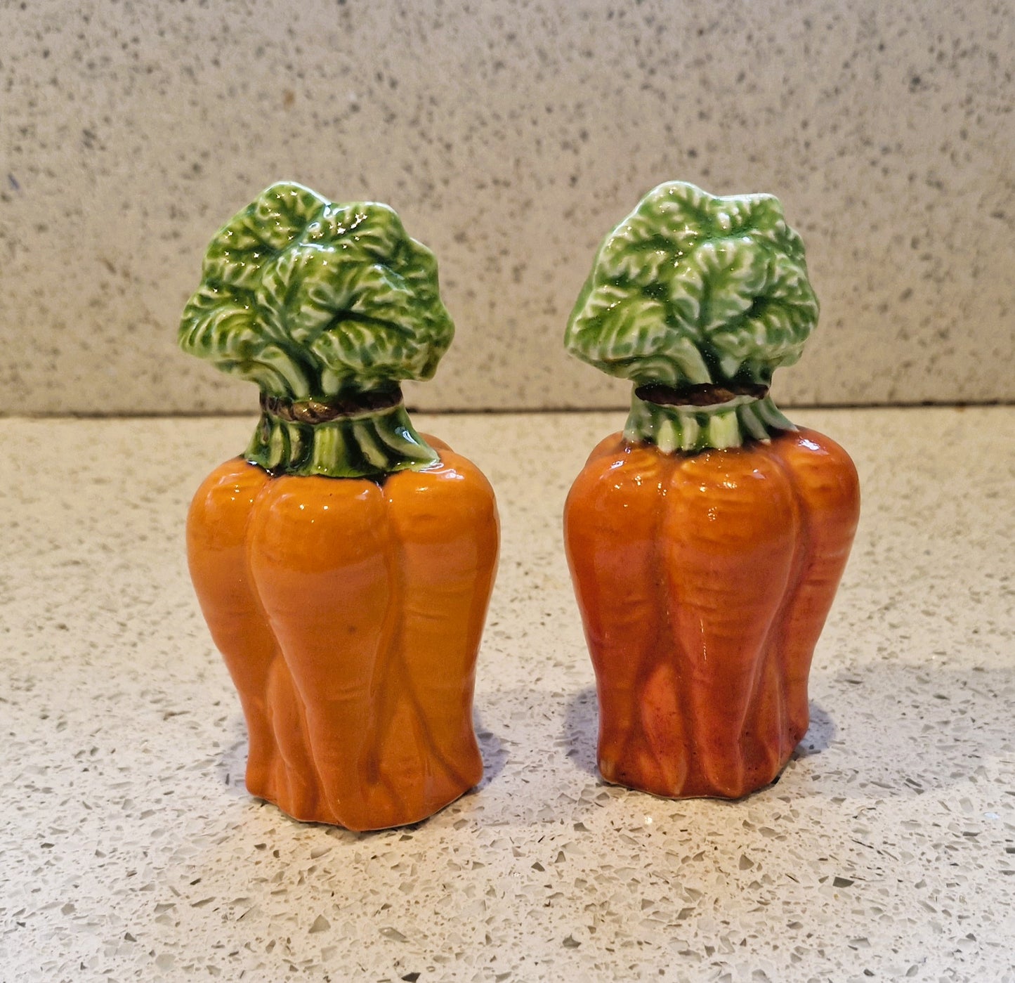 Vintage Carrot shaped Ceramic Salt and Pepper Shakers: Quirky Kitsch Cruet Set