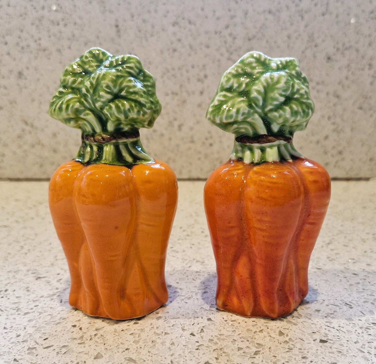 Vintage Carrot shaped Ceramic Salt and Pepper Shakers: Quirky Kitsch Cruet Set