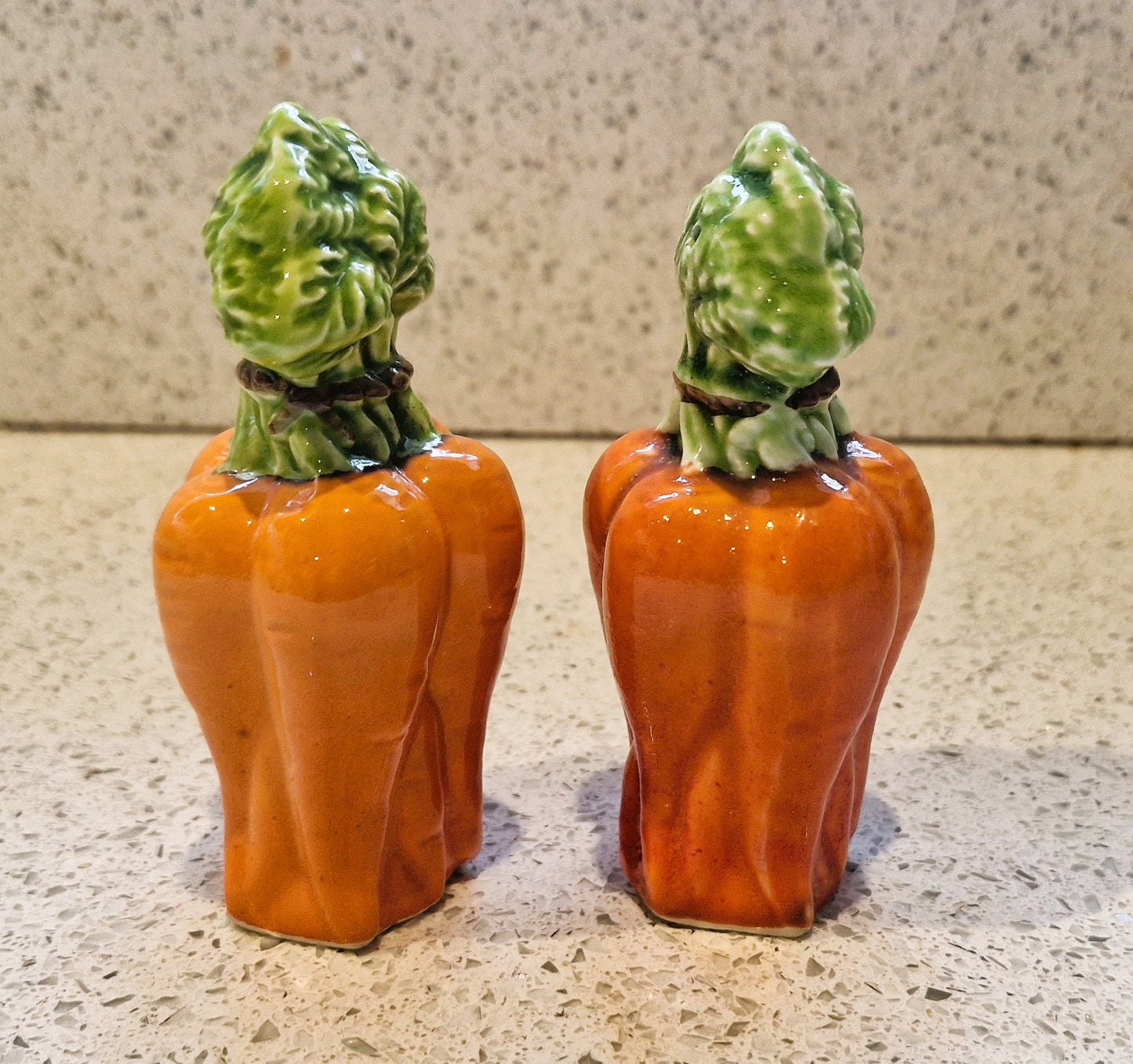 Vintage Carrot shaped Ceramic Salt and Pepper Shakers: Quirky Kitsch Cruet Set
