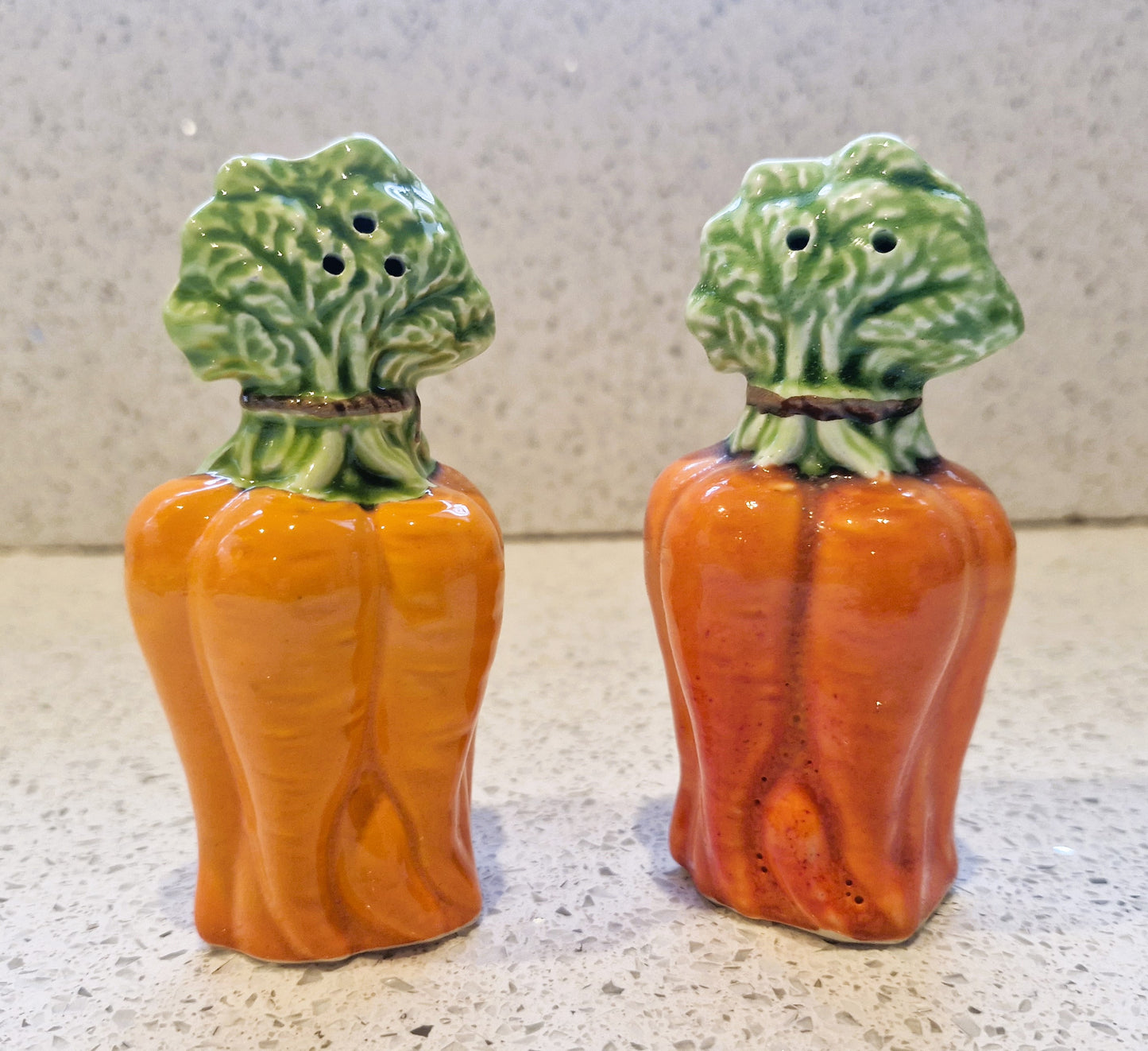 Vintage Carrot shaped Ceramic Salt and Pepper Shakers: Quirky Kitsch Cruet Set