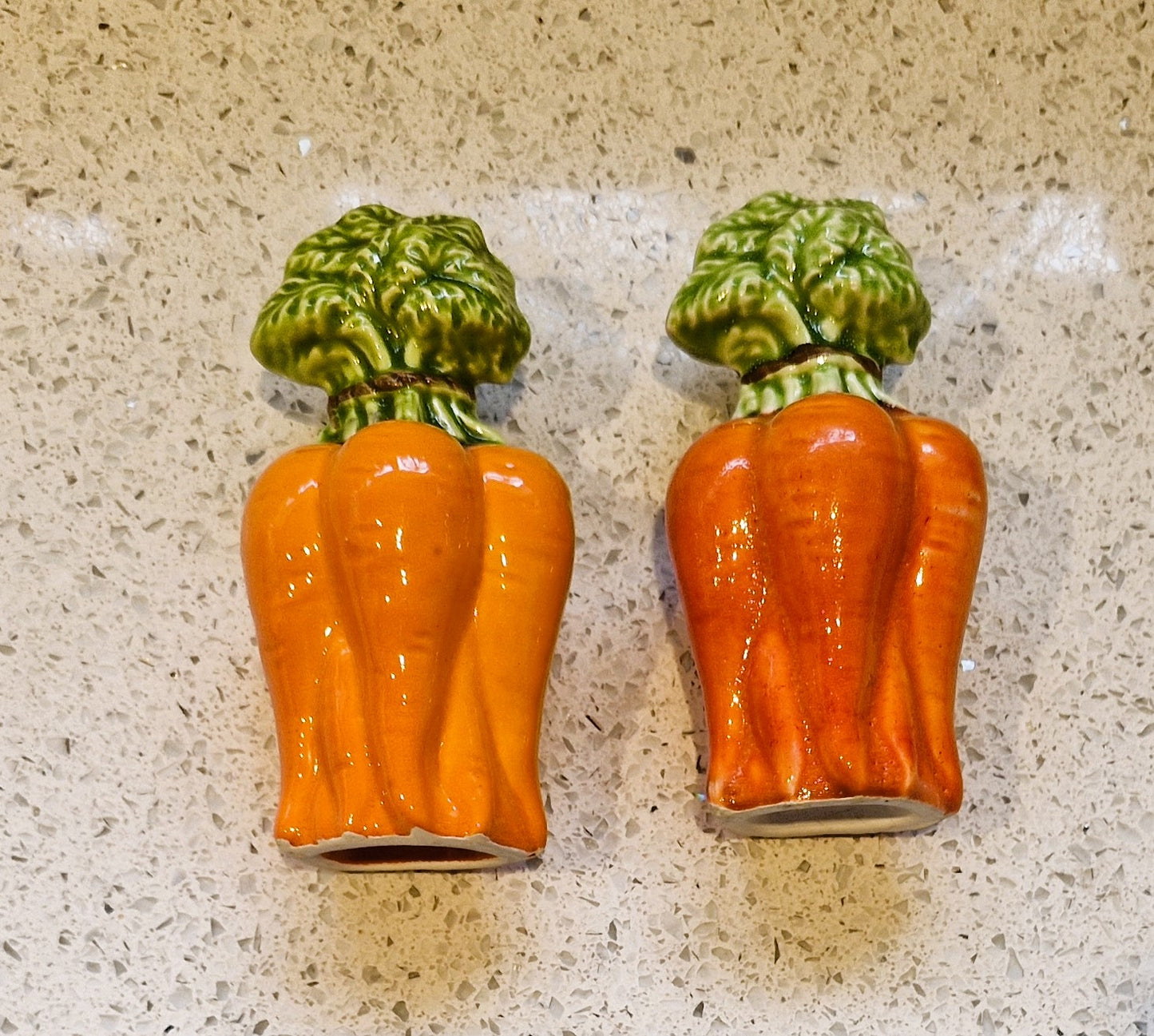 Vintage Carrot shaped Ceramic Salt and Pepper Shakers: Quirky Kitsch Cruet Set