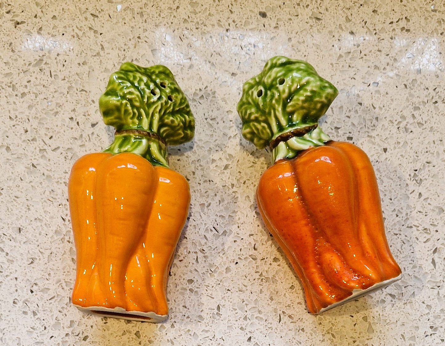 Vintage Carrot shaped Ceramic Salt and Pepper Shakers: Quirky Kitsch Cruet Set